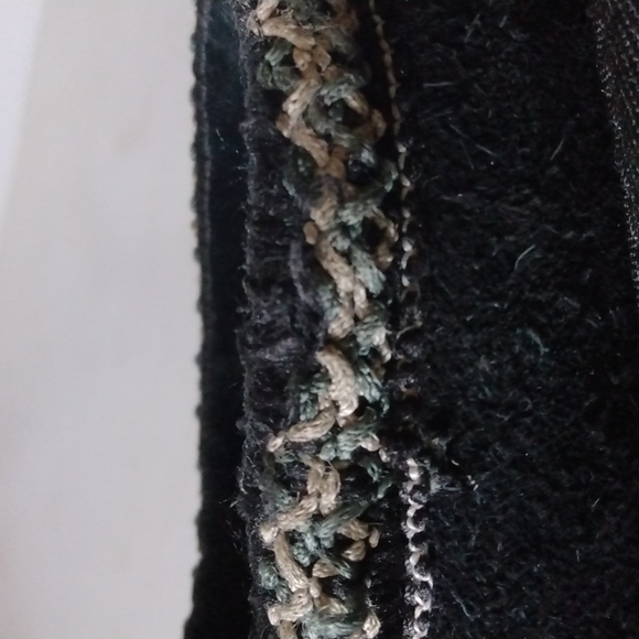 UGG Slippers - Picture 8 of 8